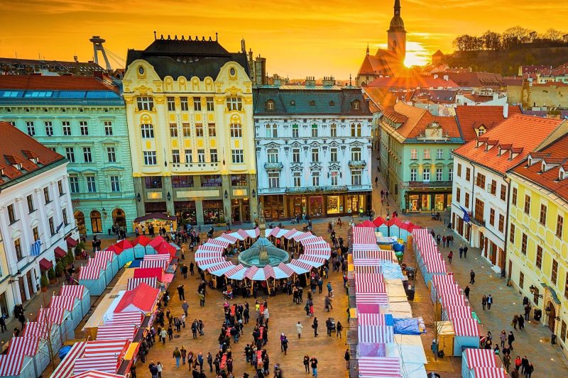 Adventski šarm: Bratislava i Győr